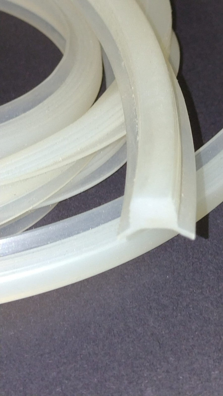 GUARNIZIONE CAMPANA IN SILICONE LAVEZZINI CON DOPPIO LABBRO PROFILO 9x8x15mm 1mt