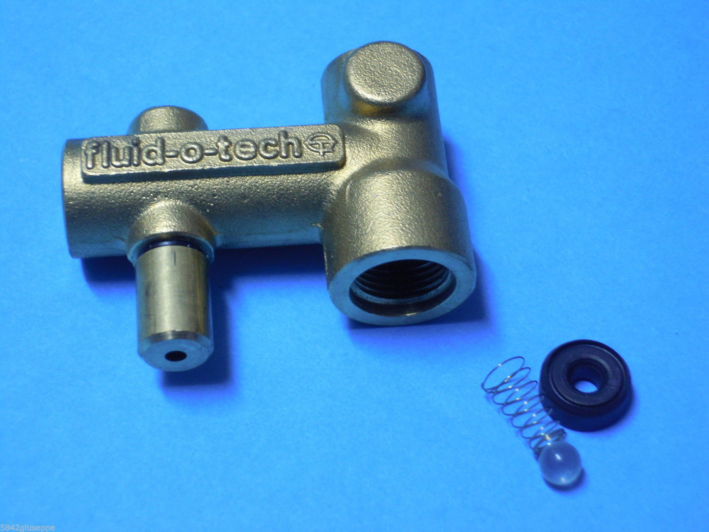 VALVOLA BY PASS OTTONE POMPA VIBRAZIONE Uscita 1/8G scarico Diam. 8 mm.
