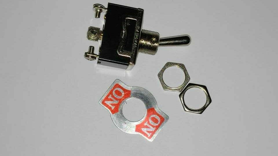 DEVIATORE A PULSANTE A LEVA 250V 10A  3 CONTATTI FILETTO 12mm