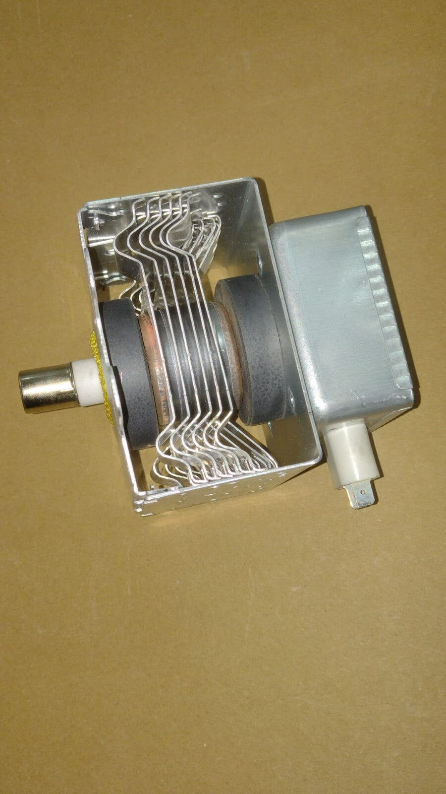 MAGNETRON PER MICROONDE 2M167B-M10E 850W D239004 Whirlpool 481913150002