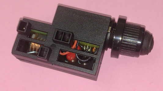 GENERATORE ELETTRONICO CON PORTABATTERIA INTEGRATO e PULSANTE NERO 1 USCITA