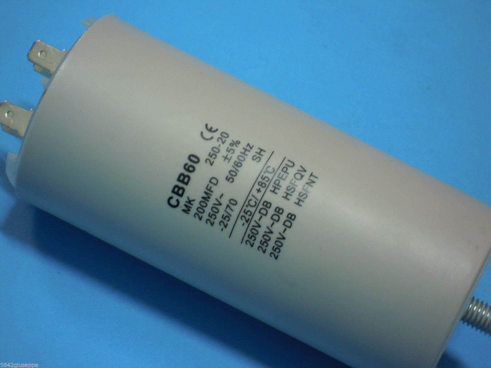 Ricambi 1: CONDENSATORE 200mfd 250VAC 50/60HZ 200mdf-250vac-50-60hz.jpg