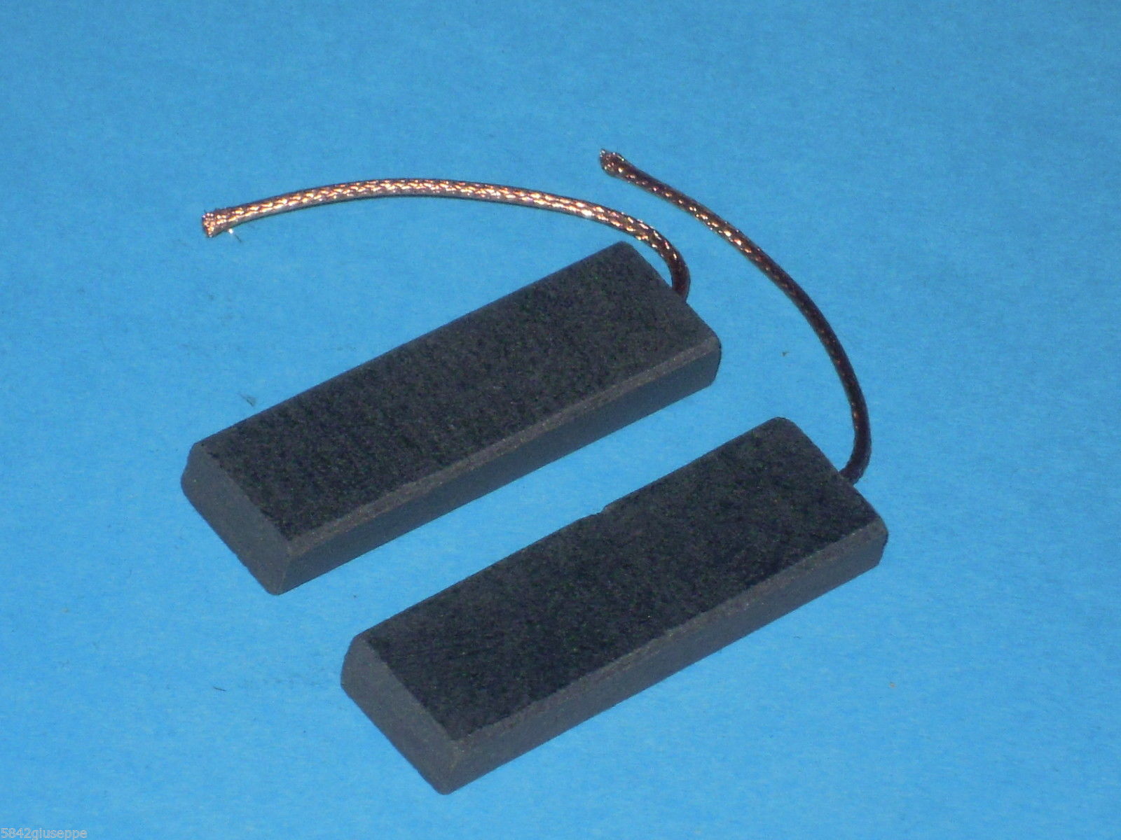 Ricambi 7: COPPIA SPAZZOLE MOTORE CARBONCINI 6,3x10x33mm 6_3_x_10_x_33.jpg