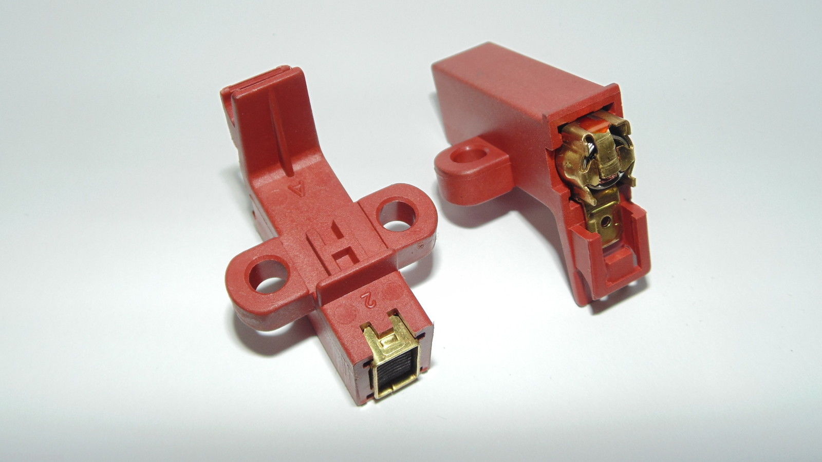 Ricambi 7: SPAZZOLE ASPIRAPOLVERE CARBONCINI ASPIRAPOLVERE 7 X 12 X 18 carboncini_con_portaspazzola.jpg