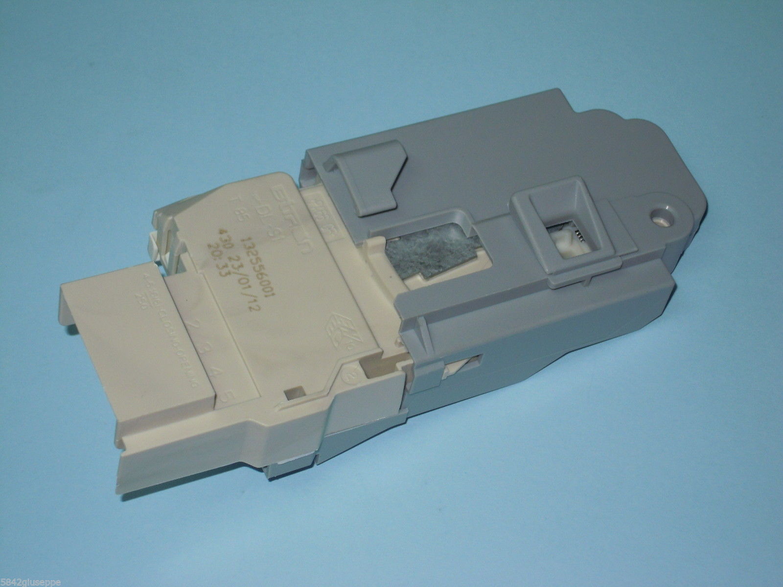 Ricambi 1: ELETTROSERRATURA LAVATRICE REX ELECTROLUX Tipo 1325560017 1325560009 elettroserratura_lavatrice_rex_electrolux_tipo_1325560017_1325560009.jpg
