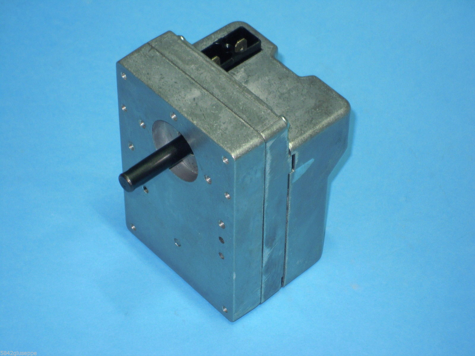 Ricambi 42: MOTORIDUTTORE GIRARROSTO 14W 2Rpm 220-240V 50HZ motoriduttore_girarrosto_14w_2rpm_220-240v_50hz.jpg