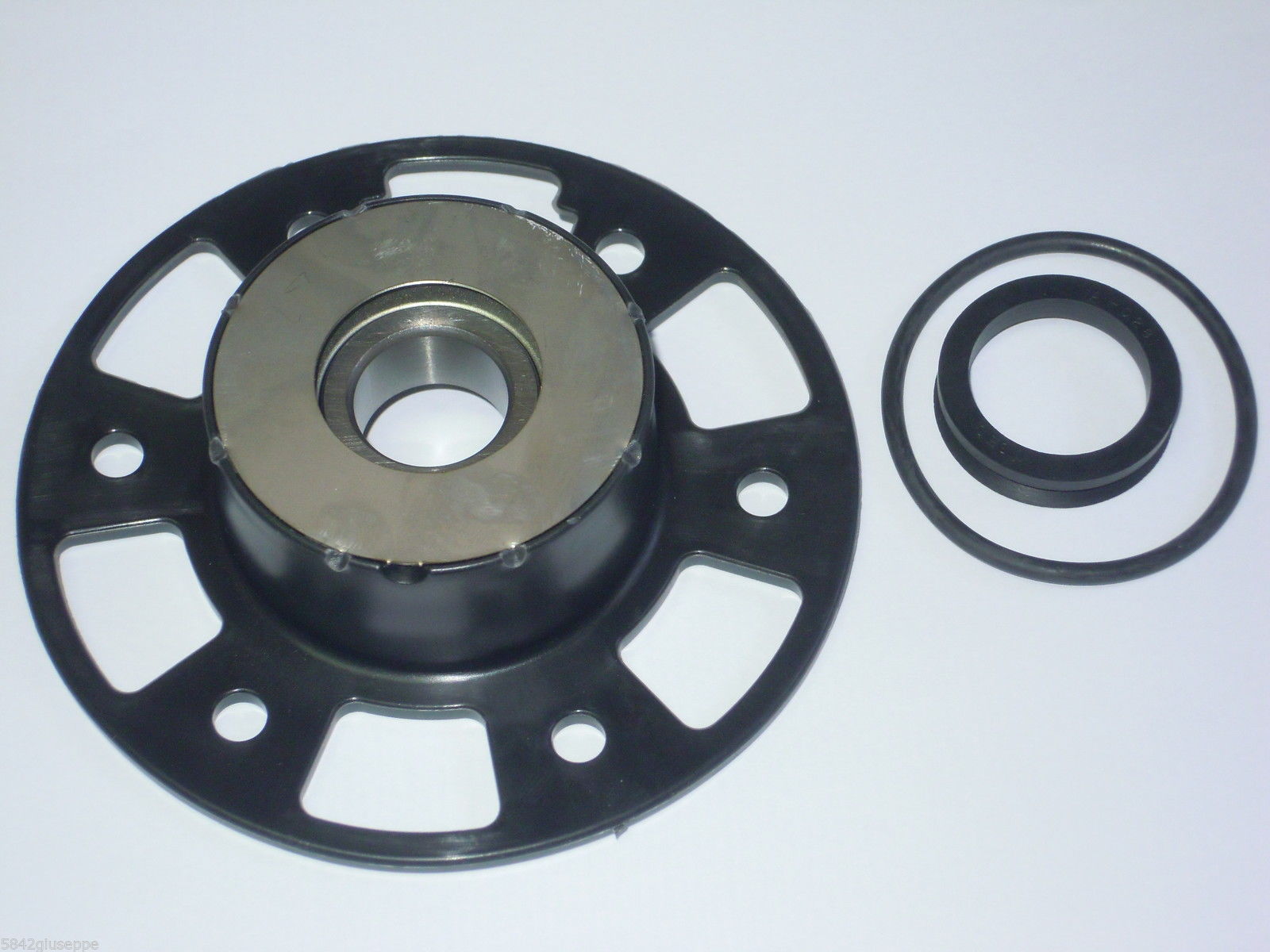 Ricambi 1: MOZZO COMPLETO LAVATRICI BOSCH-SIEMENS CARICA DALL'ALTO mozzo_completo_lavatrici_bosch-siemens_carica_dall_alto.jpg