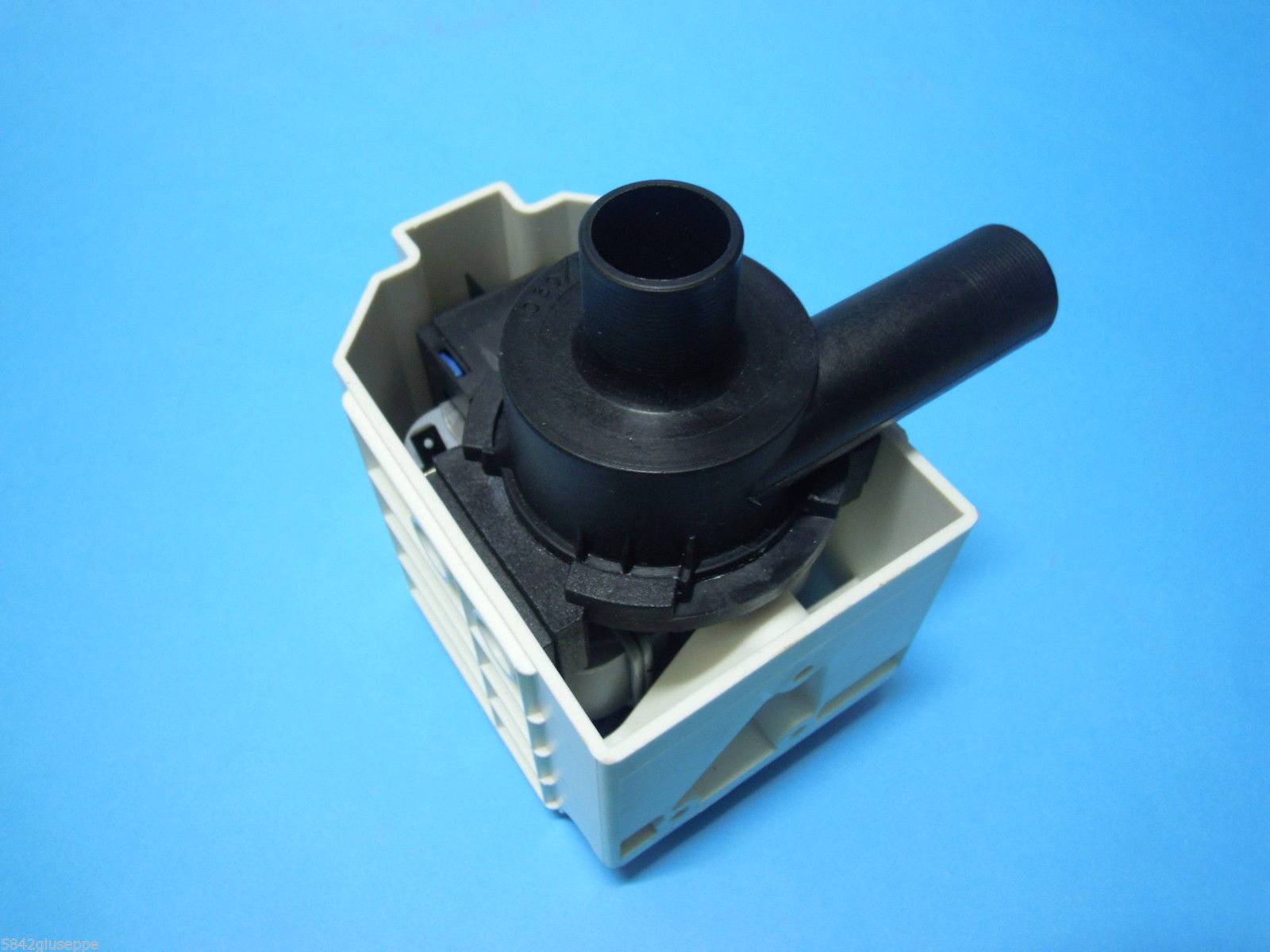 Ricambi 1: GUARNIZIONE LAVATRICE ARISTON AV6 Tipo 111416 SOFFIETTO OBLO' pompa_daewoo_pompa_lavatrice_daewoo_230v_50hz_100w_produzione_gre.jpg