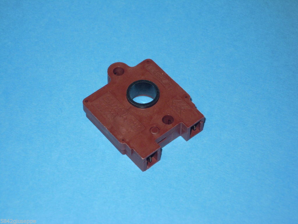 Ricambi 7: SWITCH PIANICOTTURA ARISTON INDESIT 091349 switch.jpg